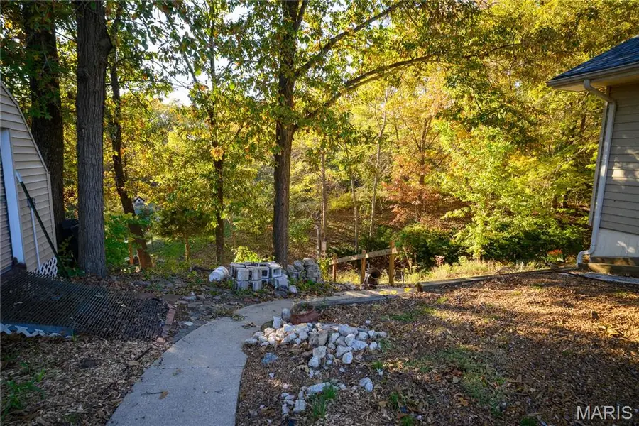 210 Lands End Road, Hillsboro, IL 62049 - Image #2