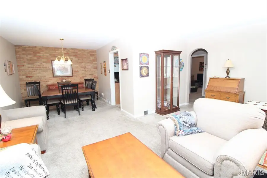 7266 Mackenzie Road, Saint Louis, MO 63123 - #3