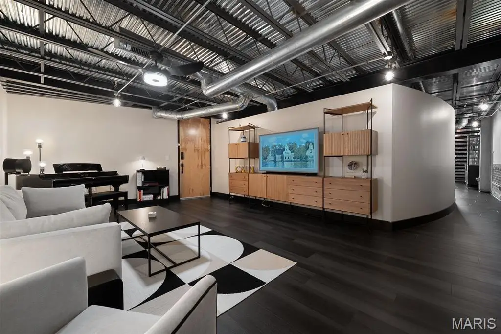 2323 Locust Street #212, Saint Louis, MO 63103 - Image #1