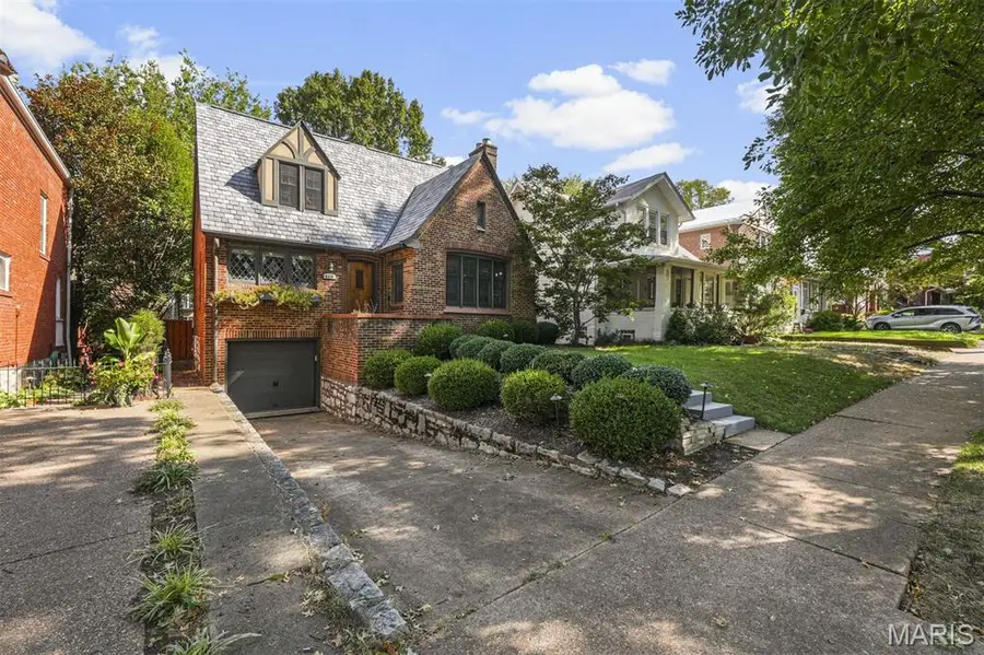 6329 San Bonita Avenue, Clayton, MO 63105 - #2