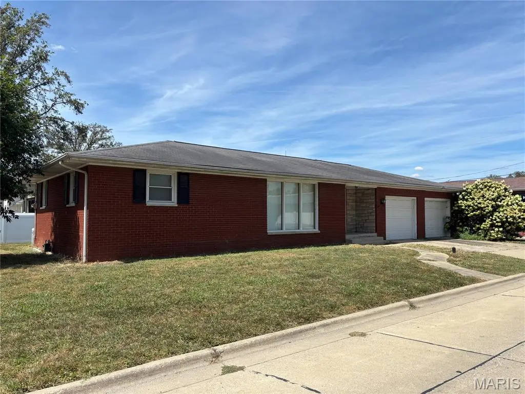 325 N Walnut Street, Breese, IL 62230 - Image #1