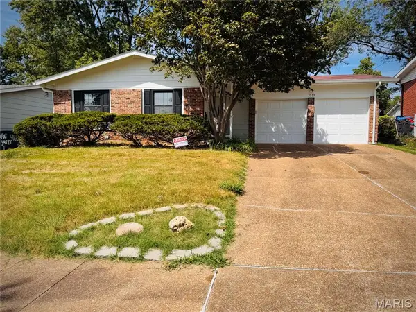 2555 Guildford Drive, Florissant, MO 63033