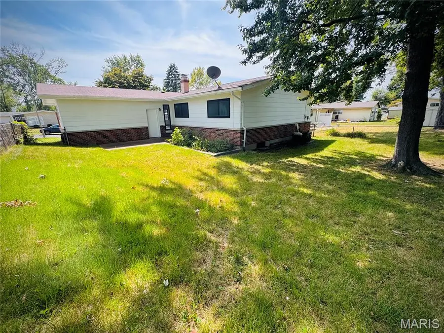 2555 Guildford Drive, Florissant, MO 63033 - Image #2