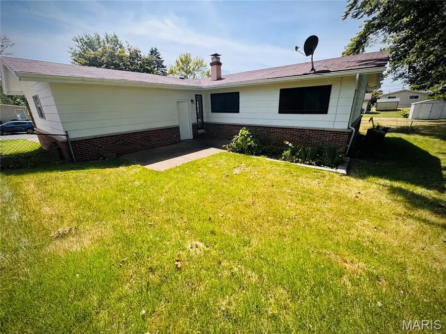 2555 Guildford Drive, Florissant, MO 63033 - Image #3