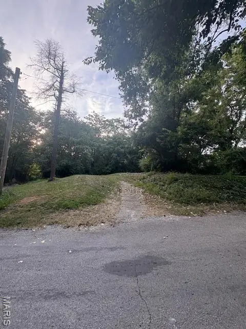 9058 Crest Drive, Fairview Heights, IL 62208 - Image #1