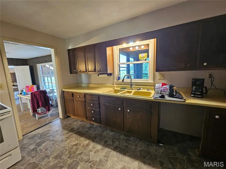 1050 Maple Grove Avenue, Greenville, IL 62246 - Image #3