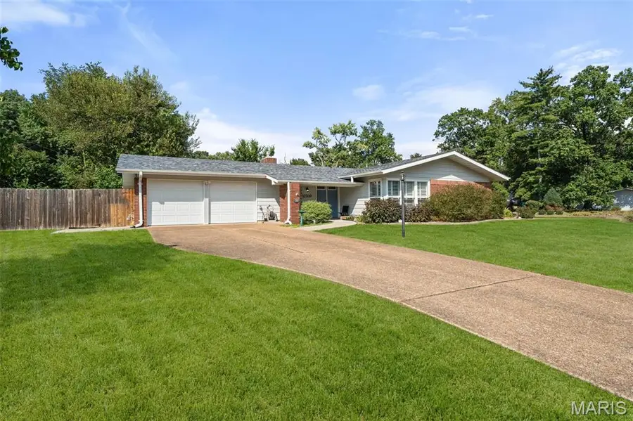 12709 Westport Drive, Saint Louis, MO 63146 - Image #2