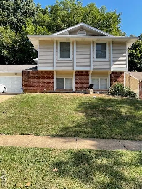 537 Treetop Village Drive, Ballwin, MO 63021 - Image #2