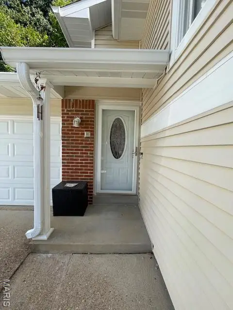 537 Treetop Village Drive, Ballwin, MO 63021 - Image #3