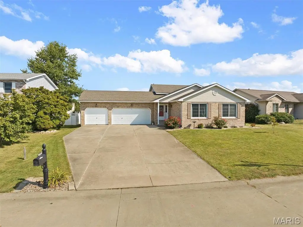 105 Quail Run, Bethalto, IL 62010 - Image #1