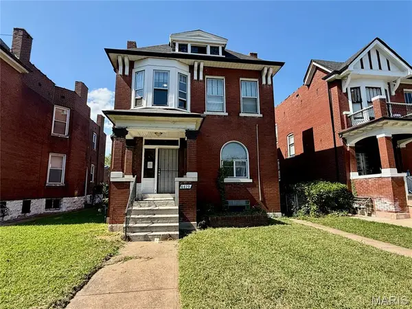 4419 Holly Avenue, St Louis, MO 63115