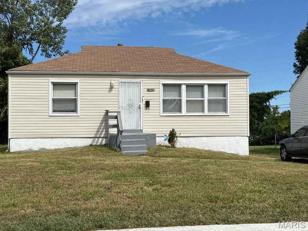 8235 Zoe Drive, Berkeley, MO 63134 - Image #1