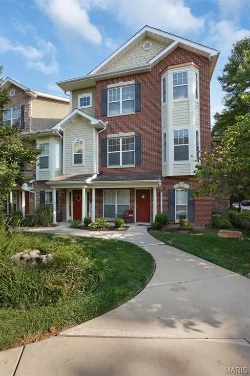 2642 Mcknight Crossing Court, Saint Louis, MO 63124 - Image #2