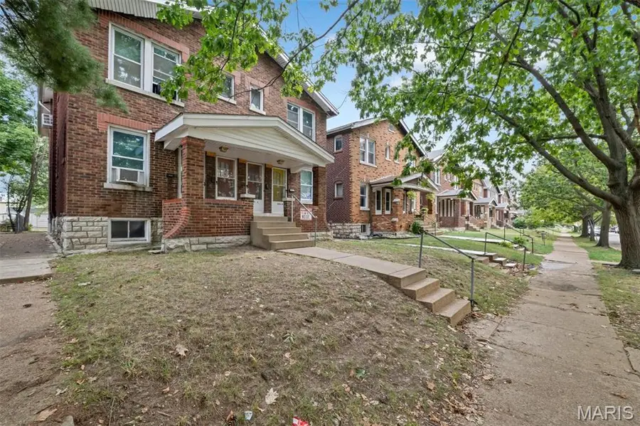 3841 Dunnica Avenue, Saint Louis, MO 63116 - Image #2