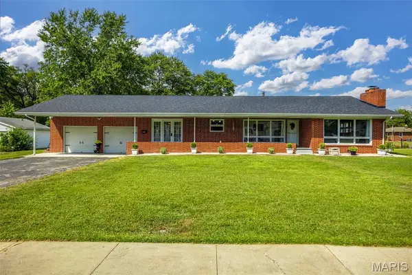 1107 W 6th Street, Staunton, IL 62088