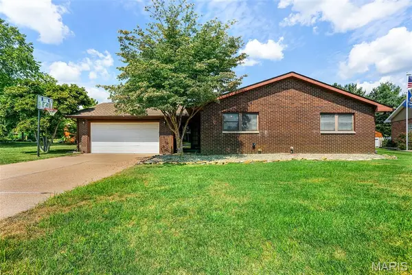 134 Kendall Drive, Wood River, IL 62095