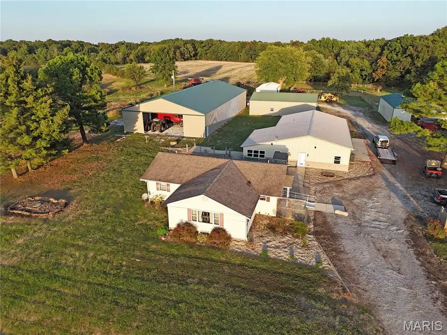 5238 Woodhaven Road, Pinckneyville, IL 62274 - Image #2