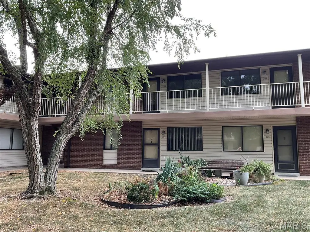 120 Suppiger Lane #202, Highland, IL 62249 - Image #1