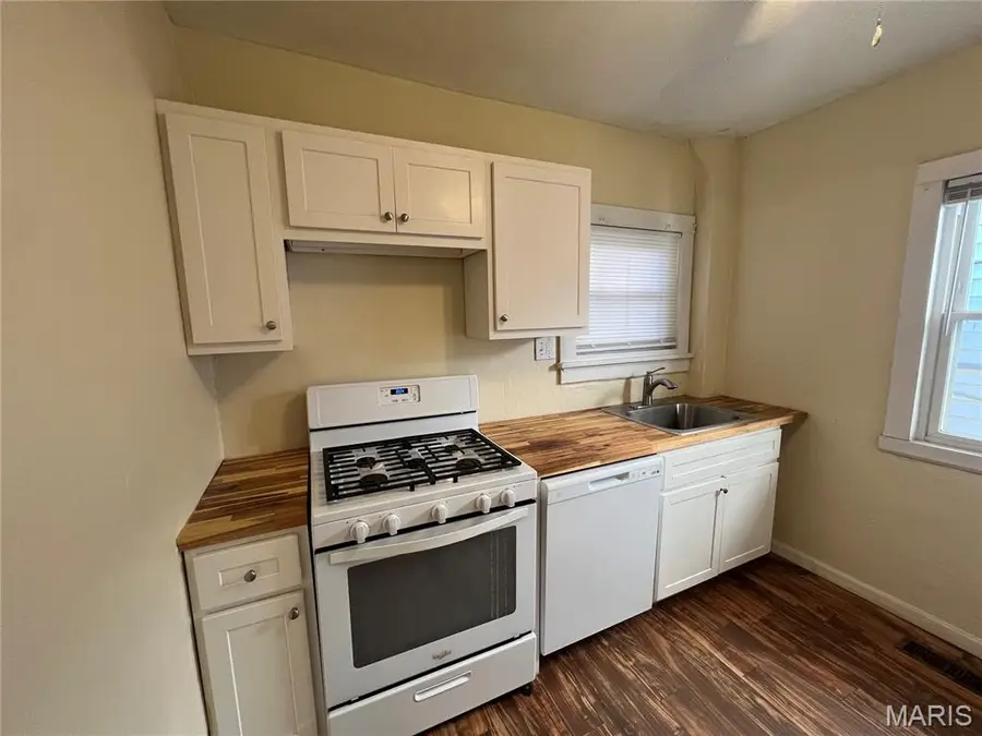 3904 Walsh Street, Saint Louis, MO 63116 - Image #2