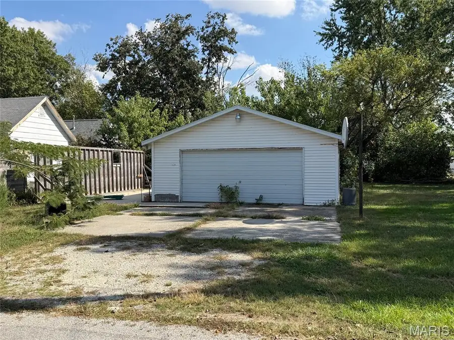 623 W 2nd Street, Saint Elmo, IL 62458 - Image #3