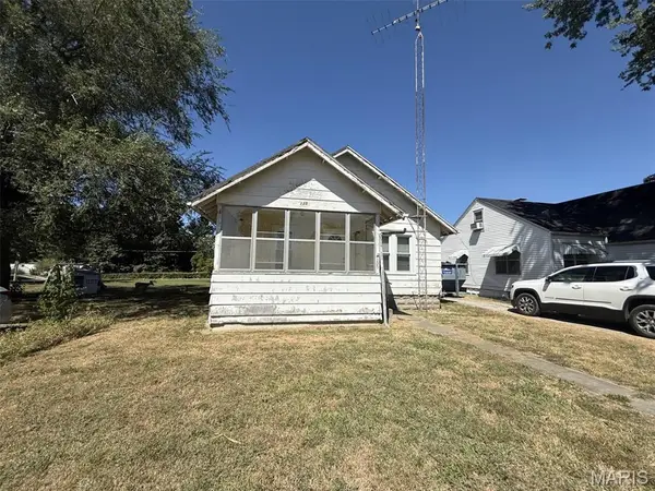 135 W Maple Street, Brownstown, IL 62418