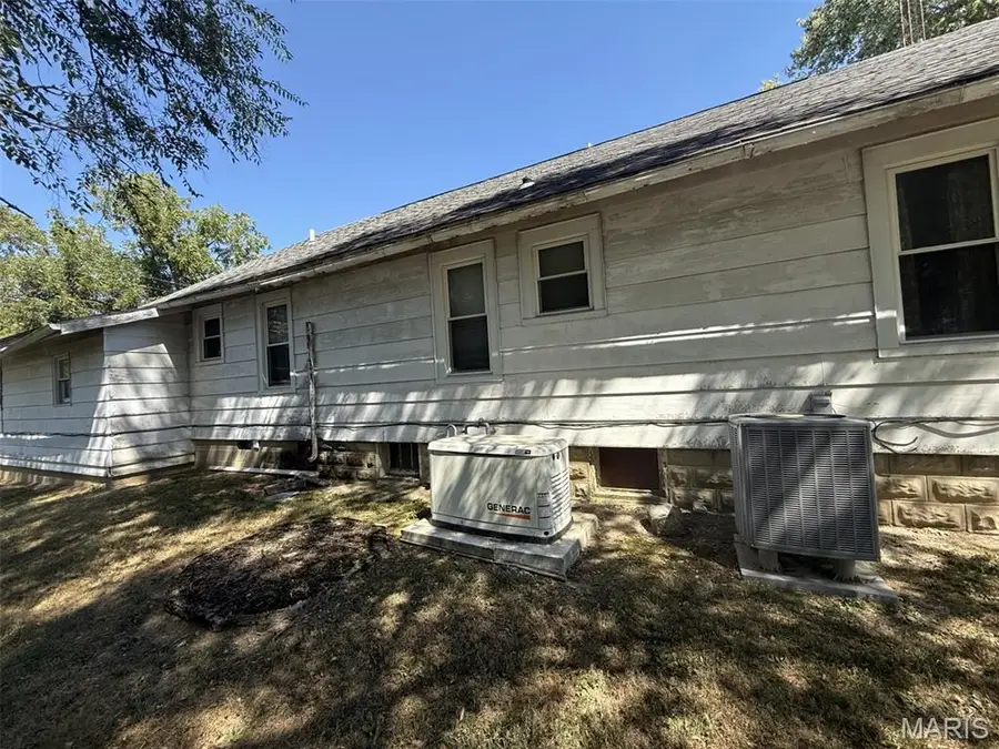 135 W Maple Street, Brownstown, IL 62418 - Image #3