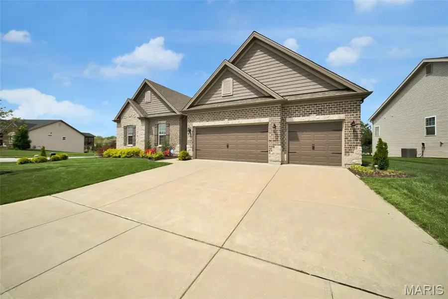 501 Upper Ridgepointe Court, Lake Saint Louis, MO 63367 - Image #2