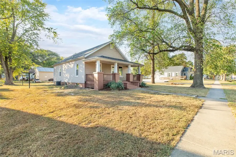 402 S Washington Street, Bunker Hill, IL 62014 - Image #2