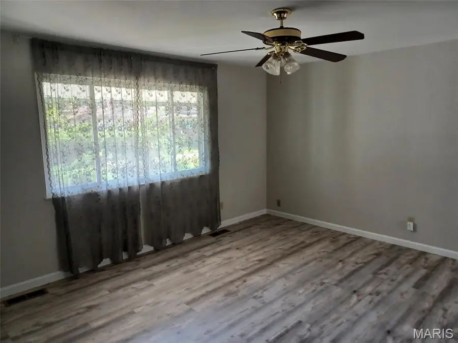 2229 Murray Forest Drive, Maryland Heights, MO 63043 - #2