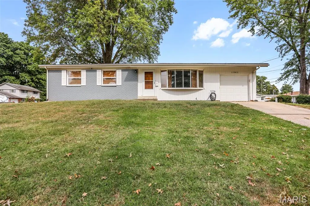 1301 Springfield Drive, Belleville, IL 62221 - Image #1