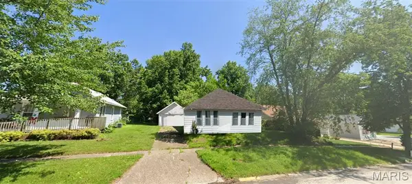 236 W Fisk St, Macomb, IL 61455