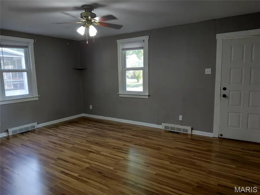 25 W Oak Street, Mascoutah, IL 62258 - Image #3