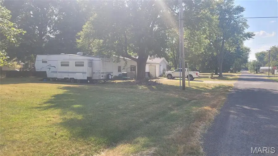 1000 S Illinois Avenue, Litchfield, IL 62056 - Image #3