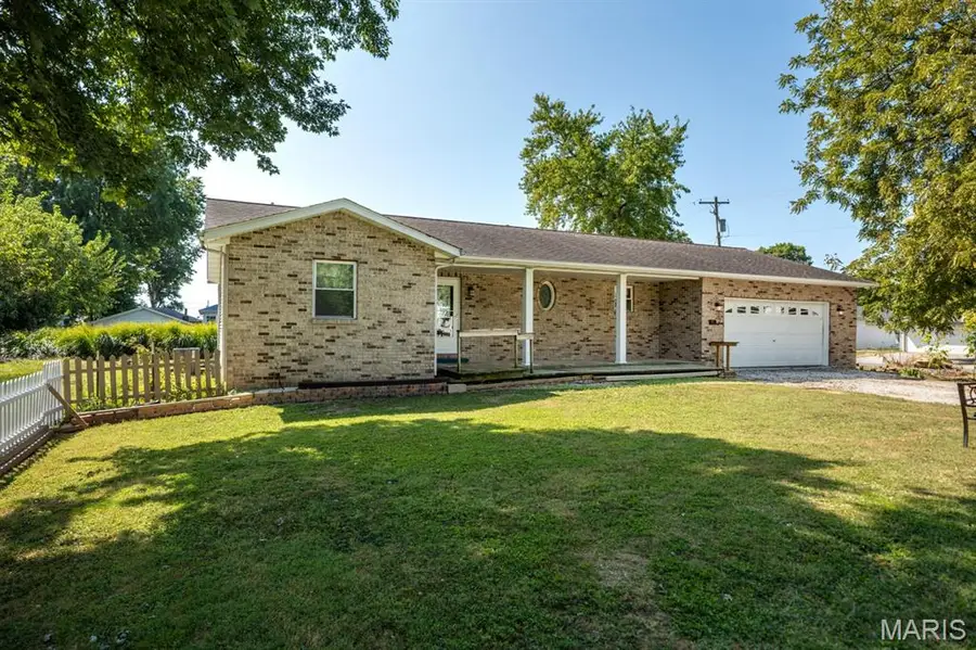 626 W 6th Street, Staunton, IL 62088 - Image #2