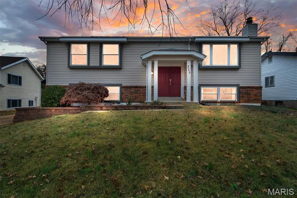 225 Vistaoak Court, Ballwin, MO 63021 - Image #1
