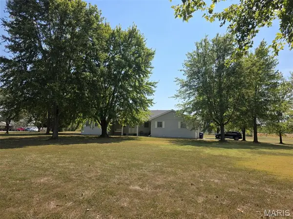 35 Hickory Street, Nashville, IL 62263