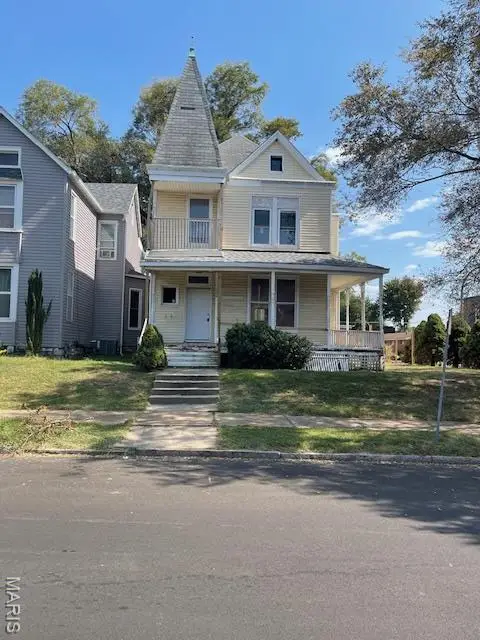 7226 Virginia Avenue, St Louis, MO 63111