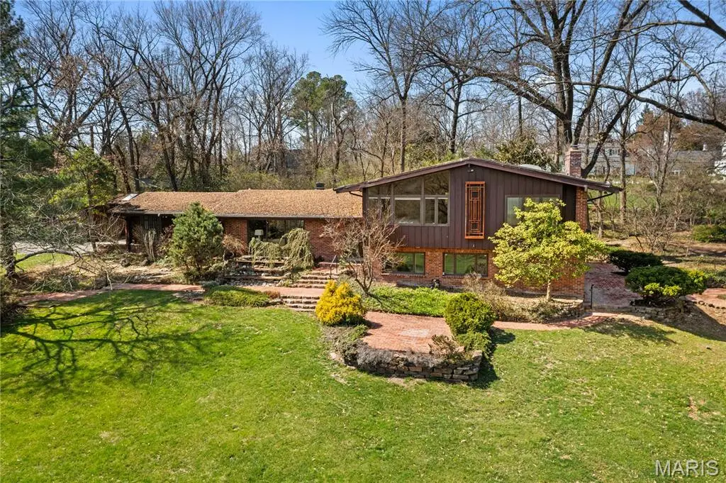 233 S Warson Road, Ladue, MO 63124 - #1