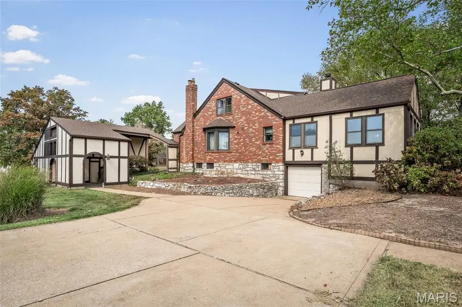 10000 Hilltop Drive, Saint Louis, MO 63128 - Image #2