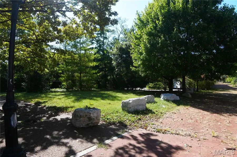 942 Hickory Street, Saint Louis, MO 63104 - Image #2