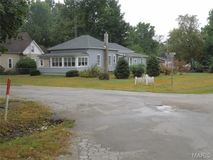 323 N. Maple Street, Nokomis, IL 62075 - Image #2