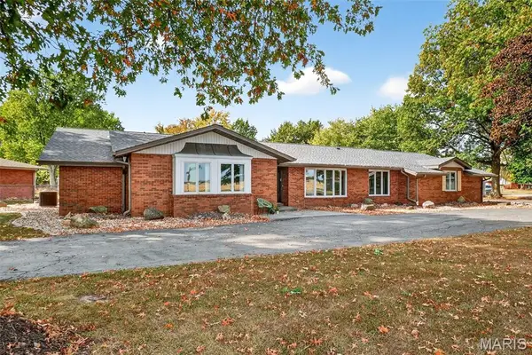 313 Hazelwood Drive, Alhambra, IL 62001