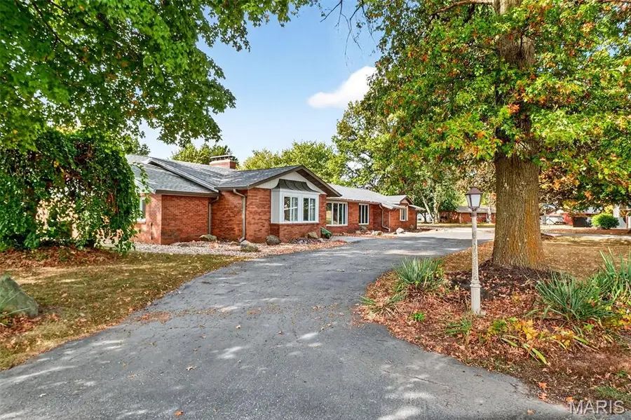 313 Hazelwood Drive, Alhambra, IL 62001 - Image #2