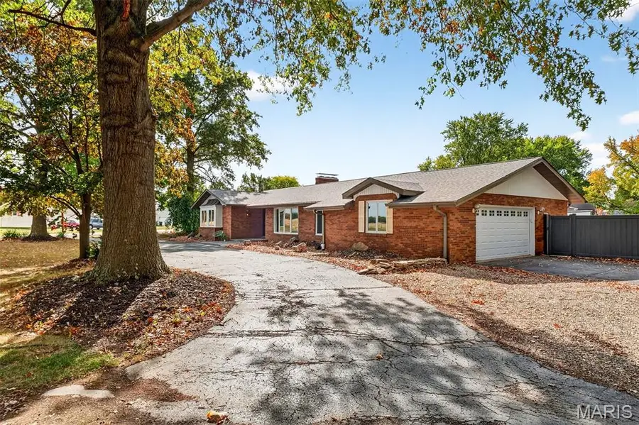 313 Hazelwood Drive, Alhambra, IL 62001 - Image #3