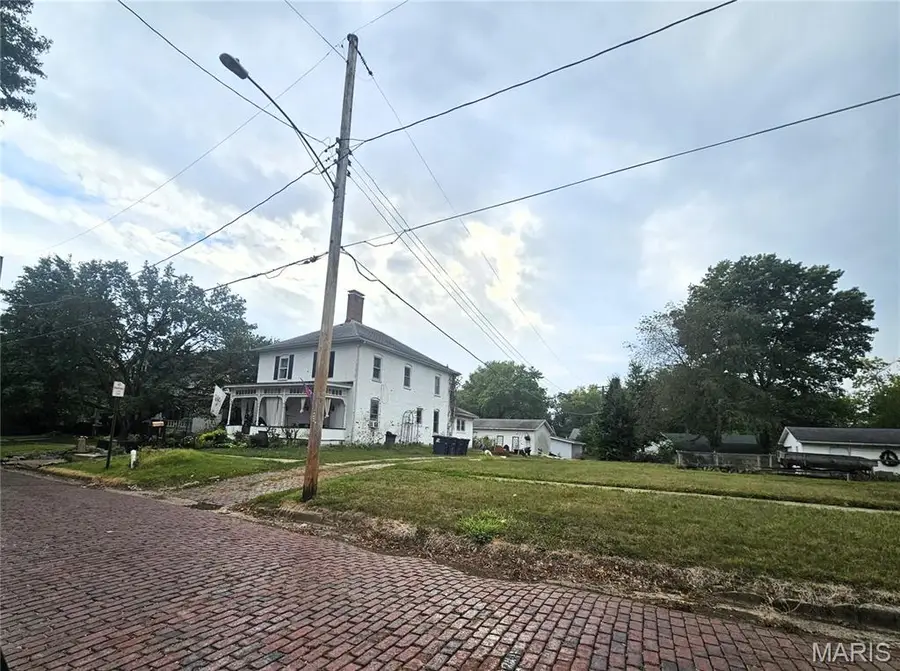 632 Jefferson Street, Hillsboro, IL 62049 - Image #2