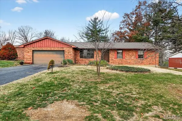 437 Westpark Drive, Columbia, IL 62236