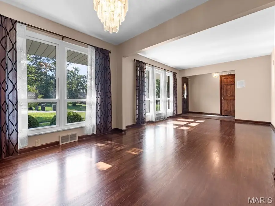 12055 Charwick Drive, Concord, MO 63128 - Image #2