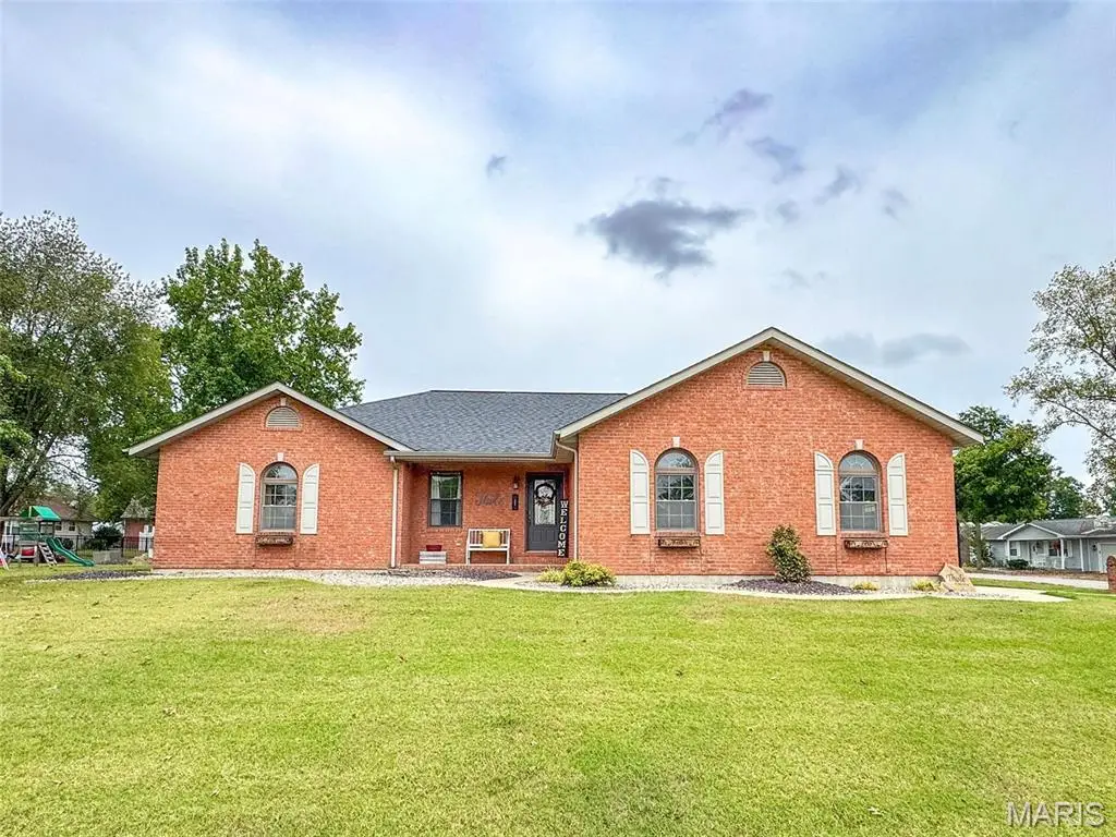 751 E 4th Street, Aviston, IL 62216 - #1