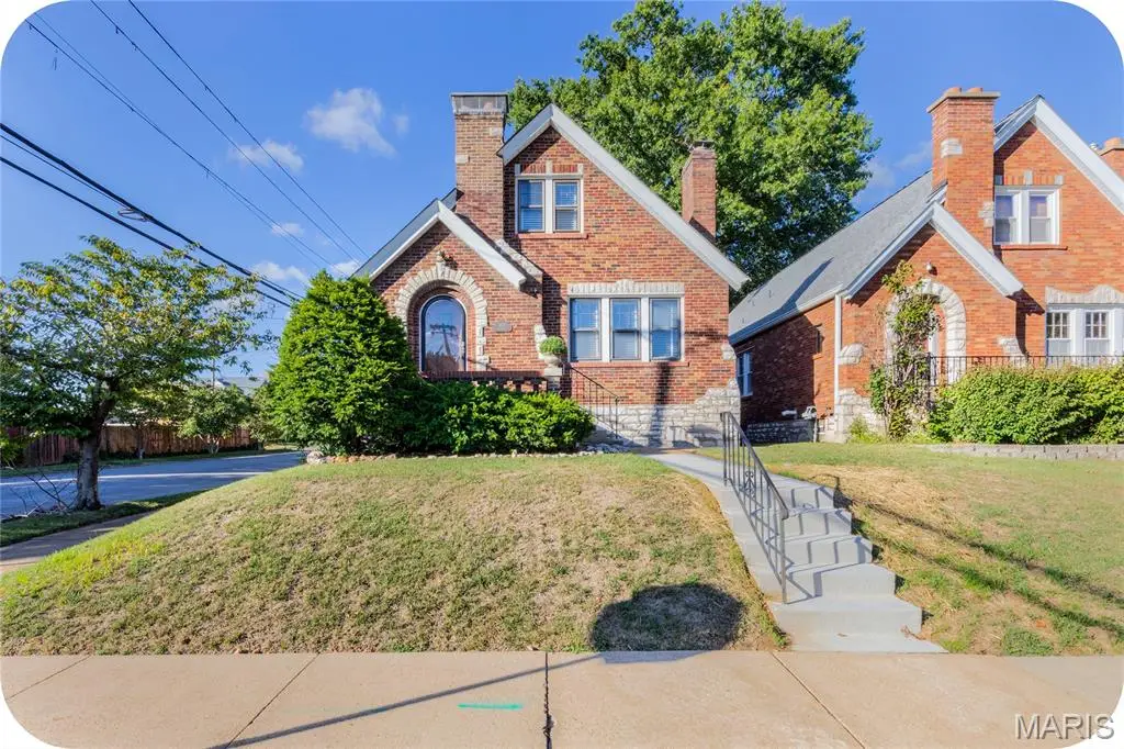 5425 Pernod Avenue, Saint Louis, MO 63139 - #1