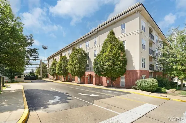 1270 Strassner Drive #3110, Brentwood, MO 63144
